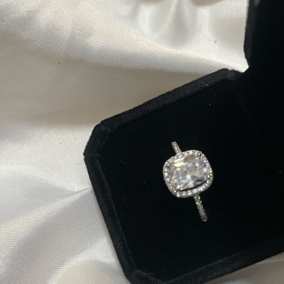 Silver  925  Crystal Cushion Cut Finger  Fancy Ring  Size 7 - Picture 3 of 6